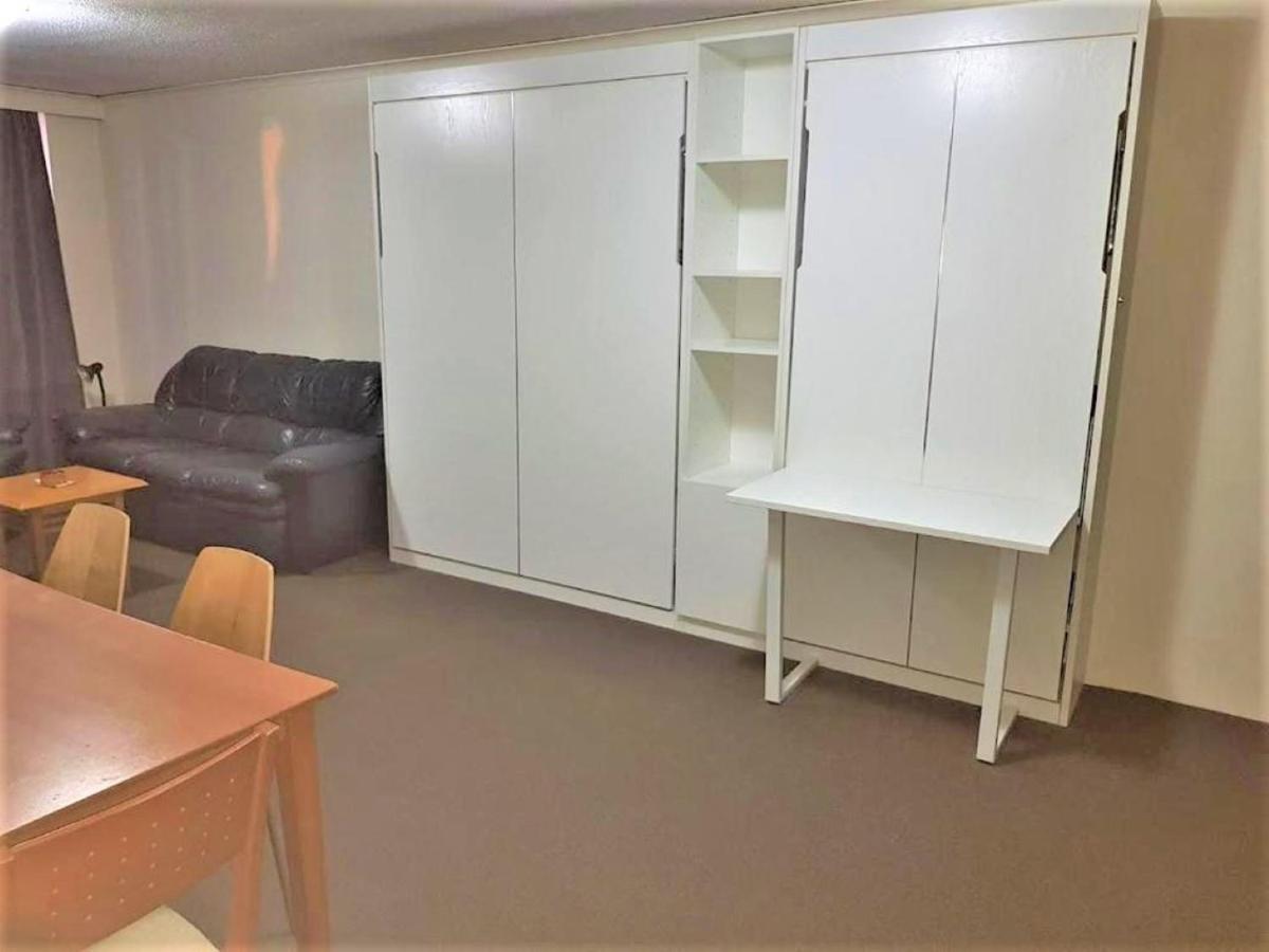 Accommodation Sydney - Kent Street Sydney Cbd Top Floor 2 Bedroom Apartment With Balcony Exterior photo